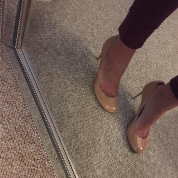 Giuseppe Zanotti nude/ tan round toe patent leather pumps 👠 Sz 40 EU - Picture 8 of 8